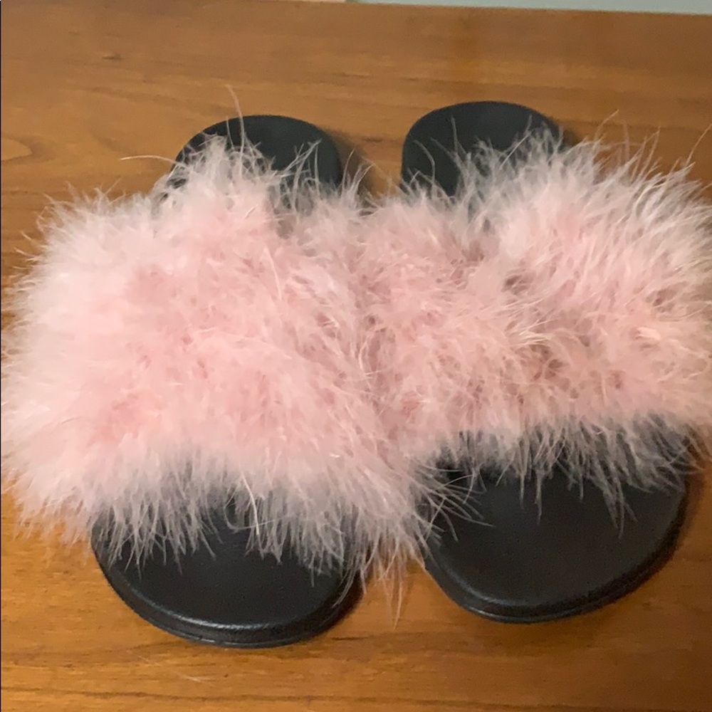 Fuzzy slide slippers